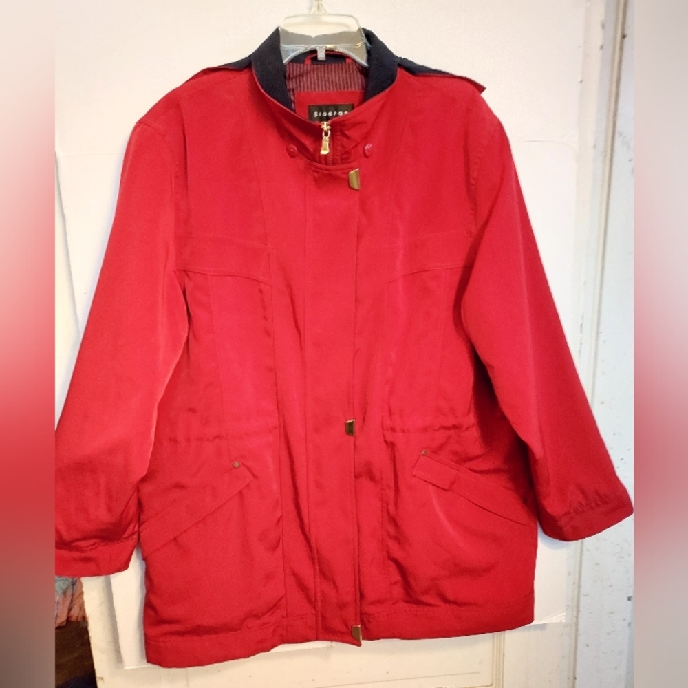Braetan Red Women's Jacket Large, hooded, outdoors, Warm.